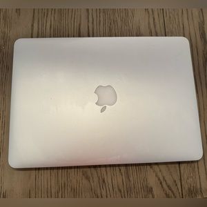 MacBook Pro 11,1
